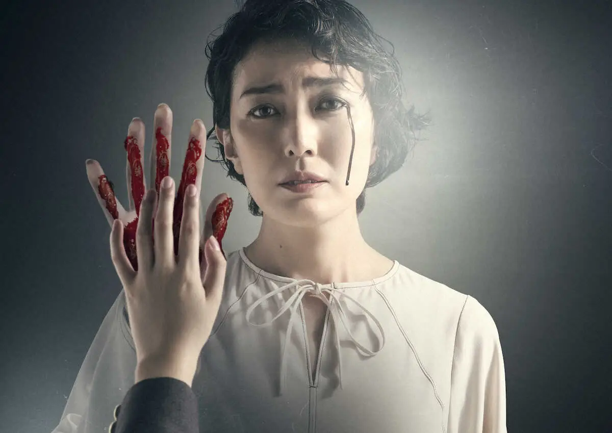 ドラマ「ブラックファミリア～新堂家の復讐～」で主演を務める板谷由夏