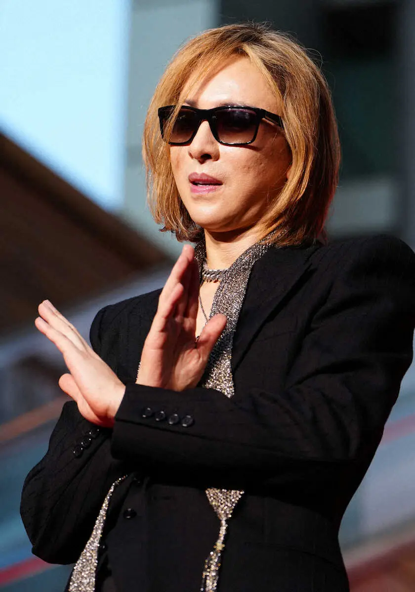 【画像・写真】YOSHIKIが日本人初＆アジア初の快挙！米チャイニーズ・シアターに手形と足跡刻む「光栄です」