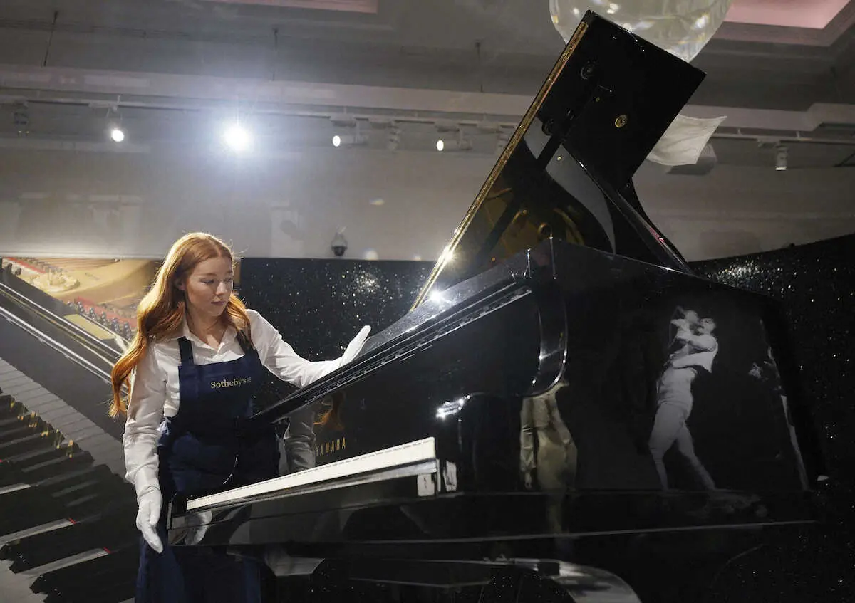フレディ・マーキュリーのピアノが約3.2億円で落札　「ボヘミアン・ラプソディ」作曲で使用