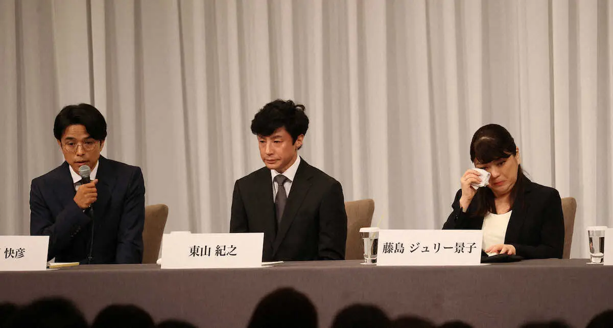 【画像・写真】井ノ原快彦がファンへの思いを語る際、涙する藤島ジュリー景子氏（右）（撮影・西海健太郎）