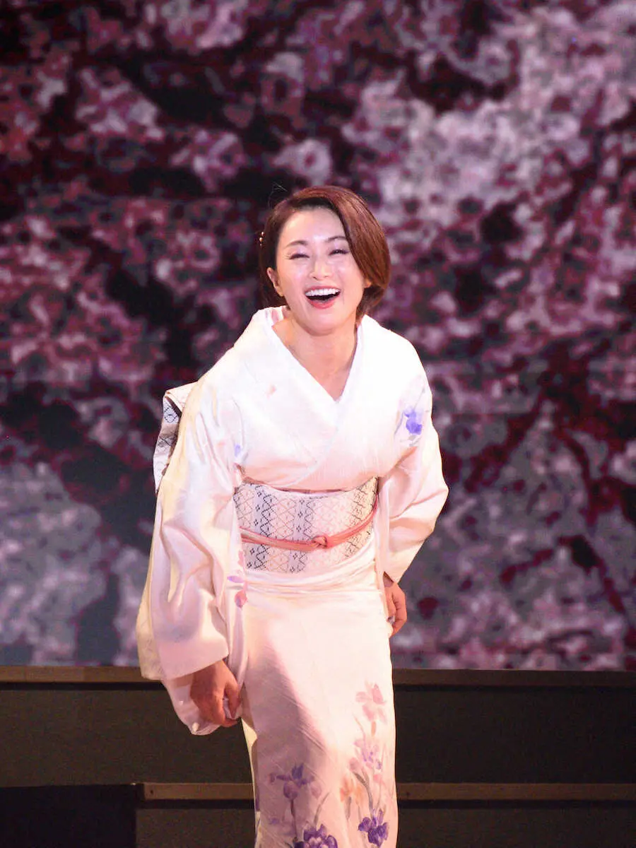 酒井法子　主演舞台で「博多・中州の女帝」に挑戦　「美しく強くしなやかな生き様」