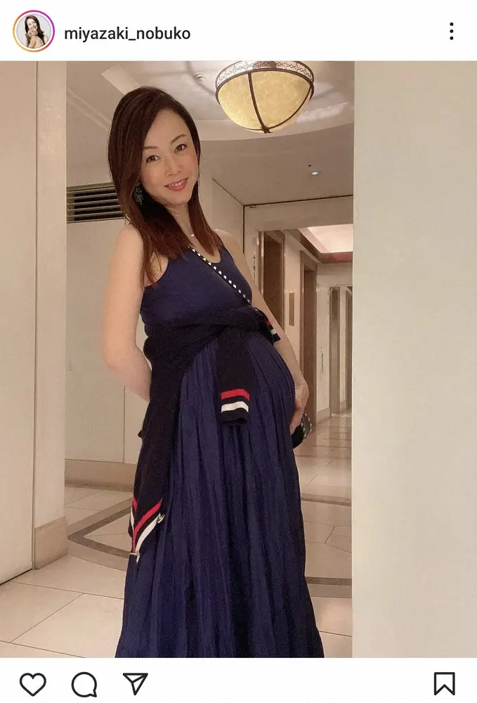 第1子妊娠中の44歳・宮崎宣子　「今日から臨月に入りました」最新ショット披露　「計画帝王切開予定」