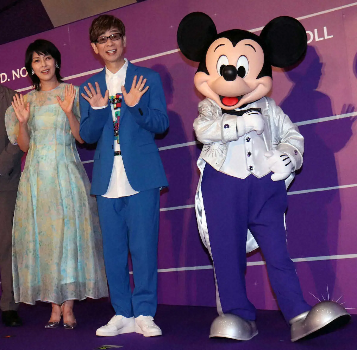 イベントに出席した（左から）松たか子、山寺宏一、ミッキーマウス