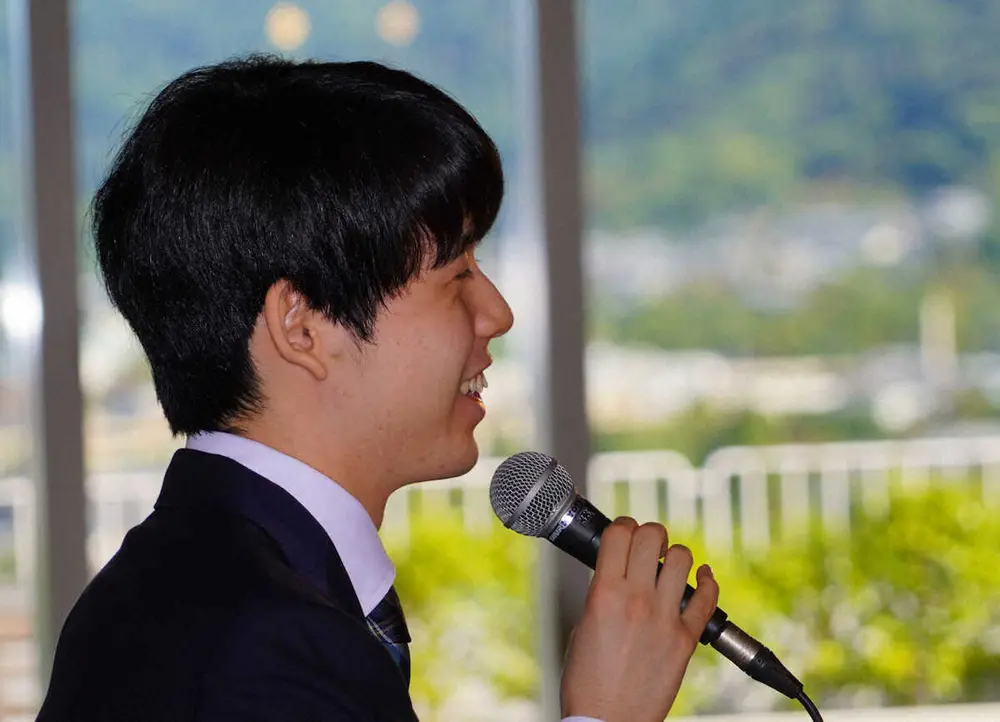 藤井聡太「八冠」達成一夜明け「まだまだ伸びしろは…」ごほうびは？「負けた時にどう気分を良くするか」