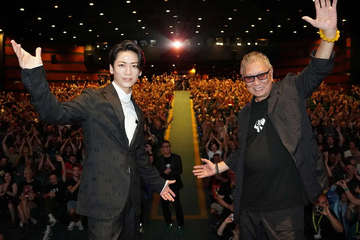 【画像・写真】亀梨和也「鳥肌が立ちました」　急きょスーツ現地購入も、三池監督と熱狂スペイン映画祭ワールドプレミア