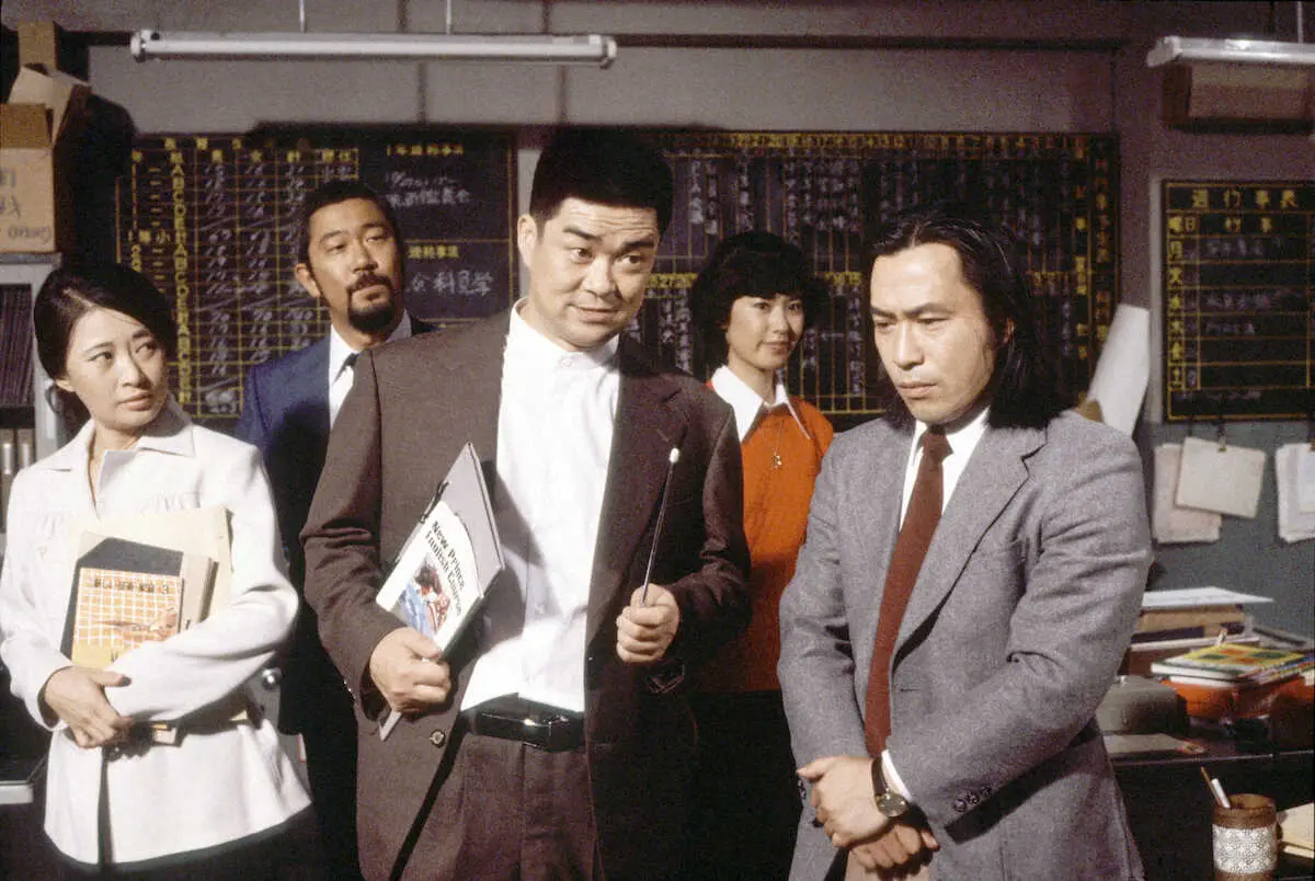 1979年のTBS「3年B組金八先生」第1シリーズ。左から、吉行和子、上條恒彦、財津一郎、名取裕子、武田鉄矢（TBS提供）