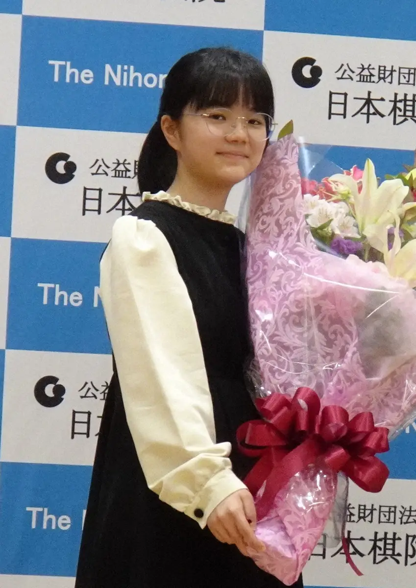 仲邑菫女流棋聖「より高いレベルで勉強することが必要」　来年3月、韓国棋院移籍会見