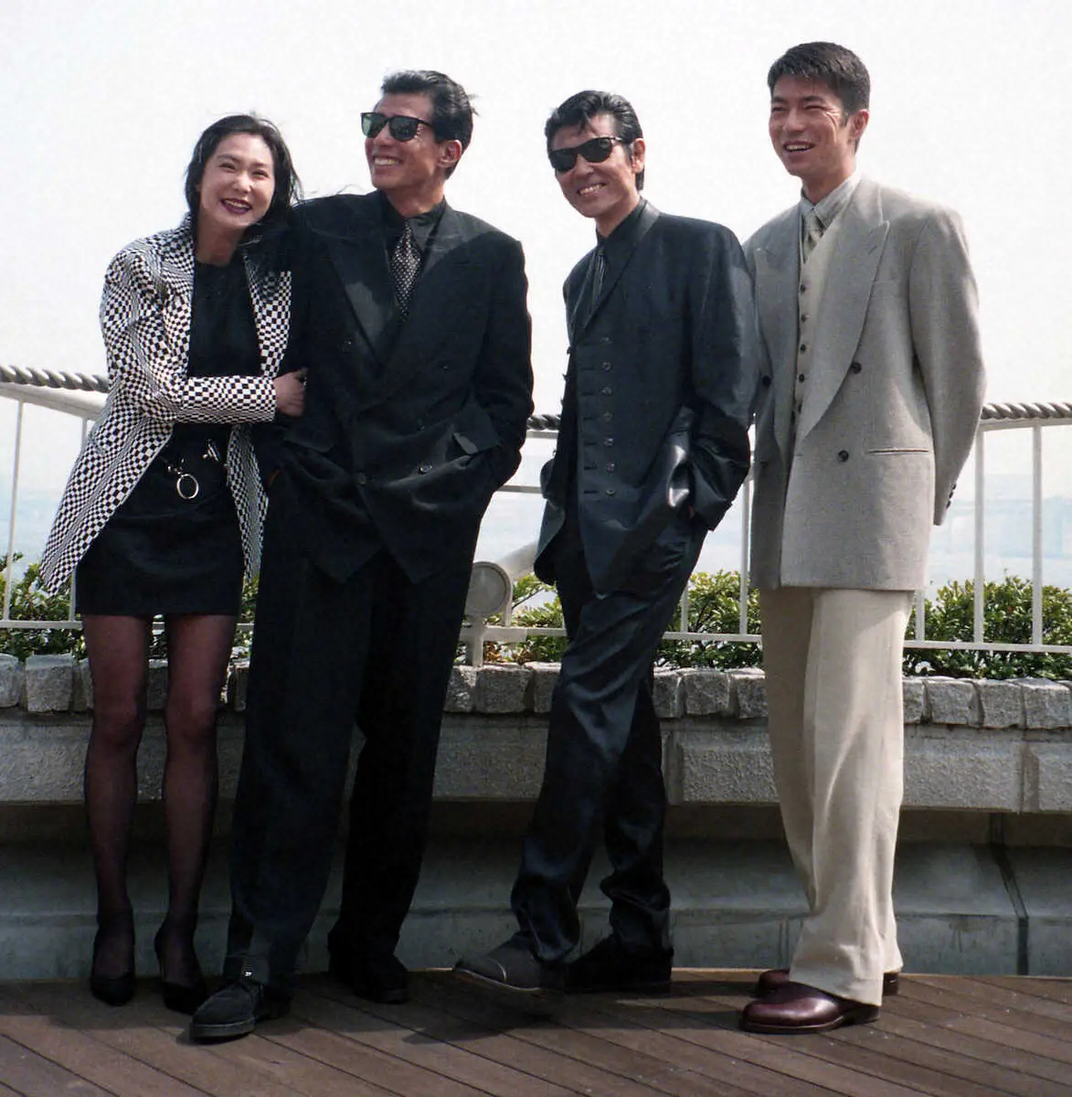96年、映画「あぶない刑事リターンズ」に出演した（左から）浅野温子、舘ひろし、柴田恭兵、仲村トオル