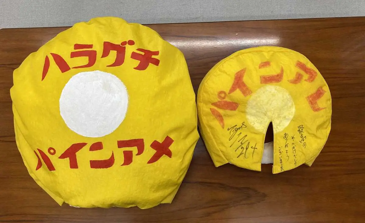 再び登場！　阪神・原口着用「パインアメ被りもの」　リーグ優勝時のアレよりもパワーアップ！