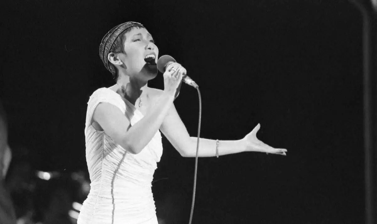 1979年、東京音楽祭で熱唱する大橋純子さん