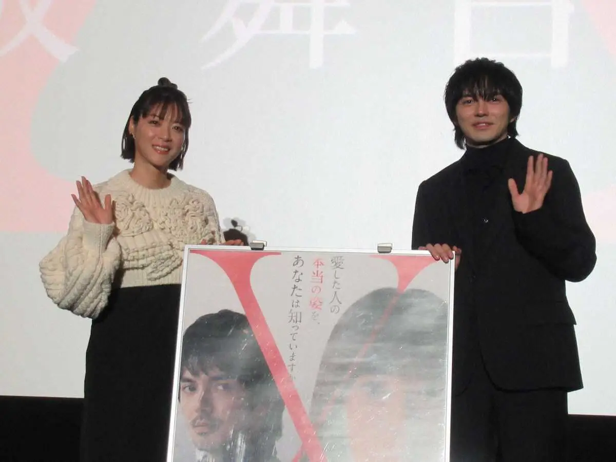 「隣人X　―疑惑の彼女―」上野樹里＆林遣都が舞台あいさつ　上野「メッセージが詰まった映画」