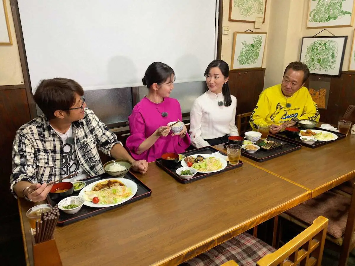 4年ぶりに番組に出演する大江麻理子さん（右から2人目）（C）テレビ東京
