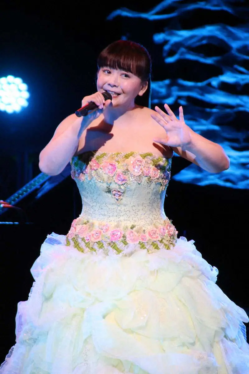 歌手の華原朋美が6年ぶりのツアーを横浜でスタートした