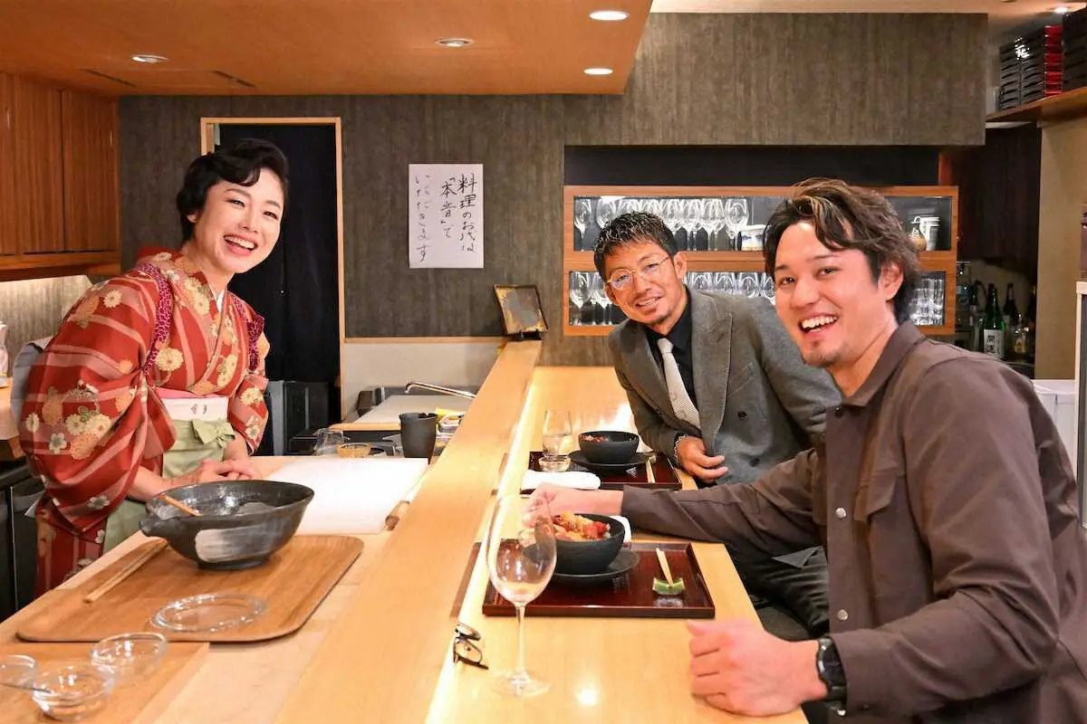 お酒を飲みながらぶっちゃけトークを展開する（左から）有働由美子、鳥谷敬氏、藤浪晋太郎投手（C）MBS