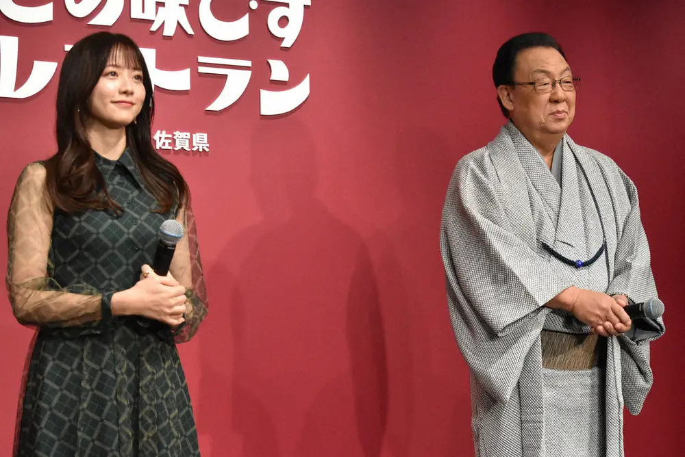 「さがしてたのはこの味ですレストラン」 オープン記念発表会に出席した森香澄（左）と梅沢富美男