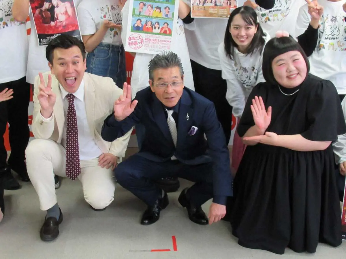 「第23回吉本新喜劇GM月例会見」に出席した（前列左から）安井政史、間寛平、酒井藍ら