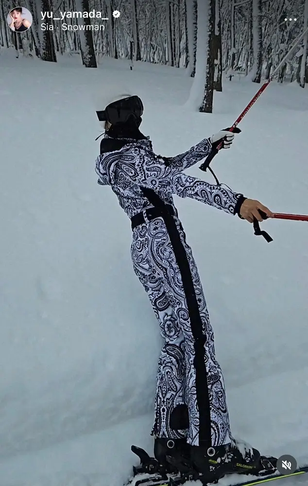 山田優、無加工スキー姿にネット衝撃　「ベルトの位置おかしい」「足が長すぎる」「胴体どこいった」