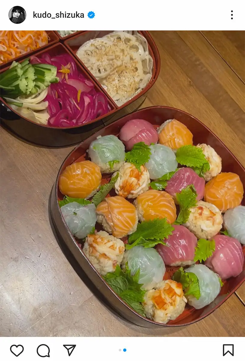 工藤静香　Koki,と作った手毬寿司など2段重のお節披露　年越しそばも彩り豊かで「美味しそう」の声