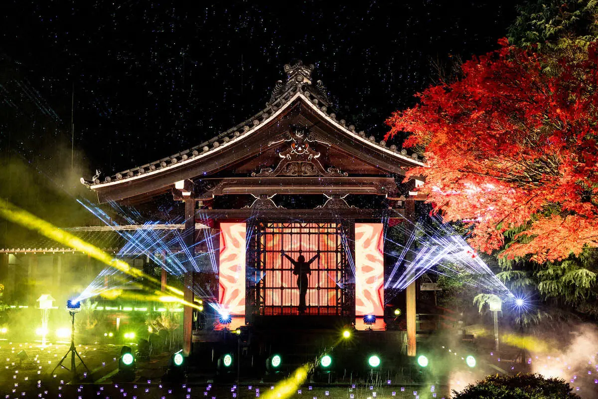 【紅白】Ado　京都の「東本願寺」から「唱」を熱唱「ゆかりのある場所でとても楽しいステージができた」