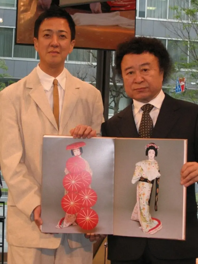 篠山紀信さん（右）と坂東玉三郎（07年3月撮影）