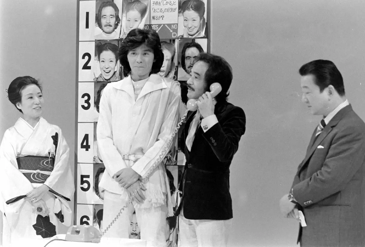 1978年、フジテレビ「小川宏ショー」>出演する神津善行・中村メイコ夫妻。中央は西城秀樹さん