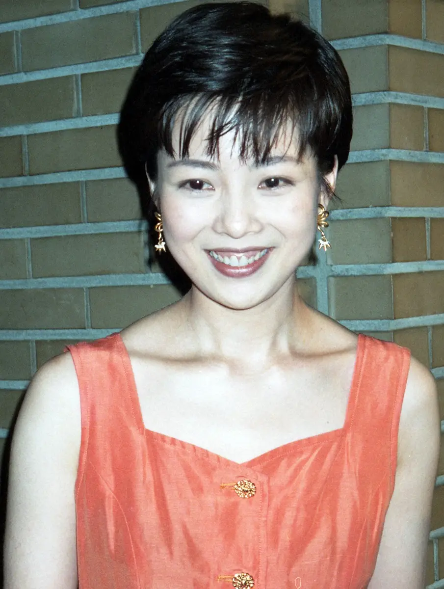1994年、報道陣に笑顔を見せる若林志穂さん