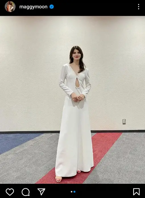 マギー　“穴あき”ホワイト・ドレス姿披露に「透明感のあるナチュラルな美しさ」「神がかってます」