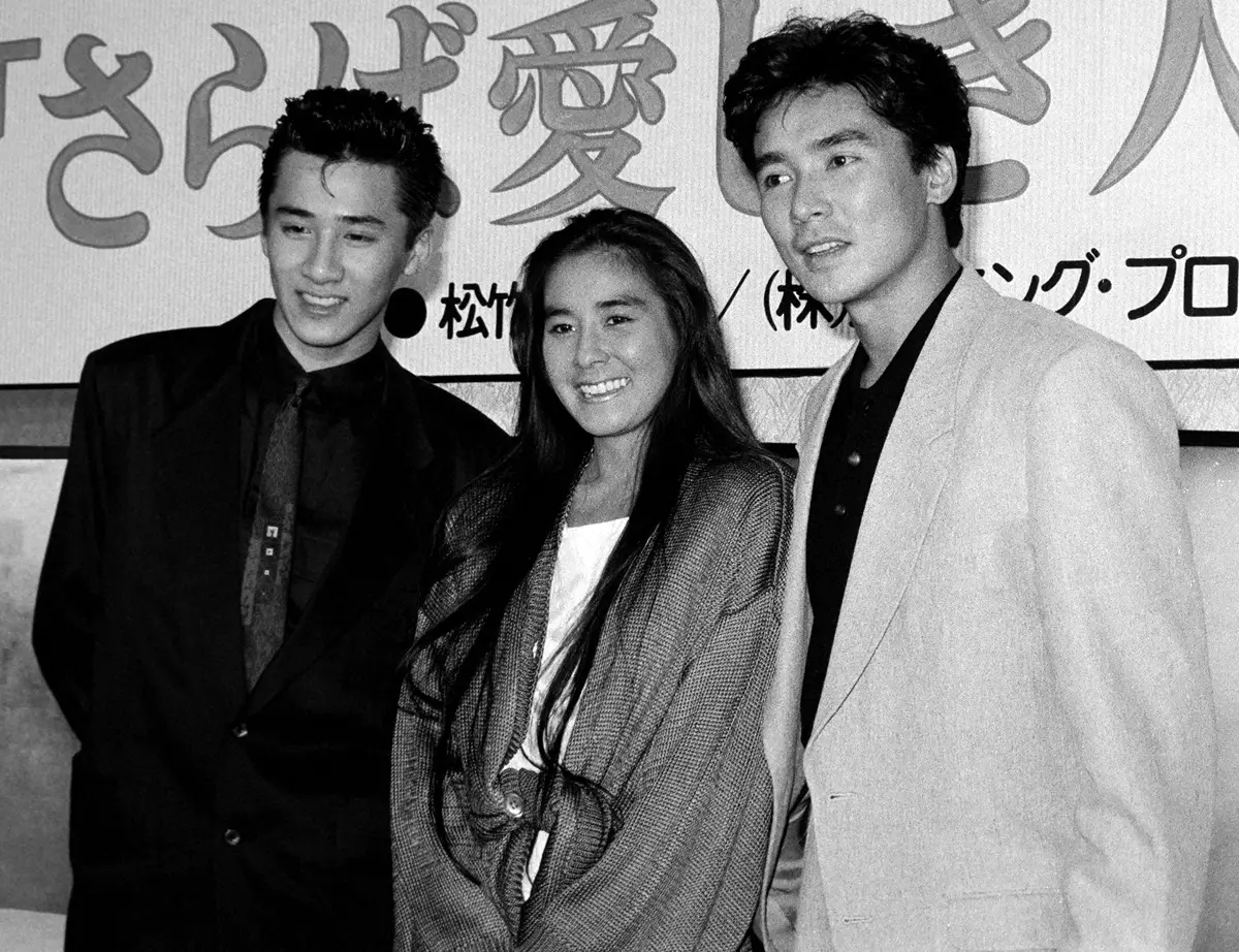 1987年、映画「さらば愛しき人よ」の製作発表を行った（左から）木村一八、石原真理子、郷ひろみ