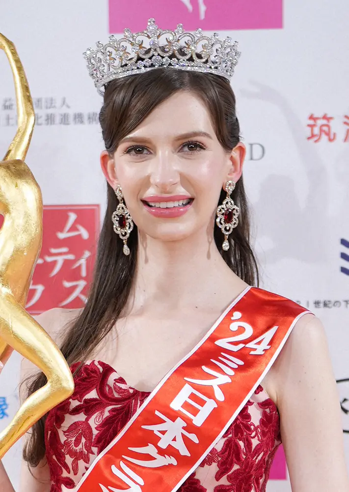 ミス日本グランプリを受賞した椎野カロリーナさん