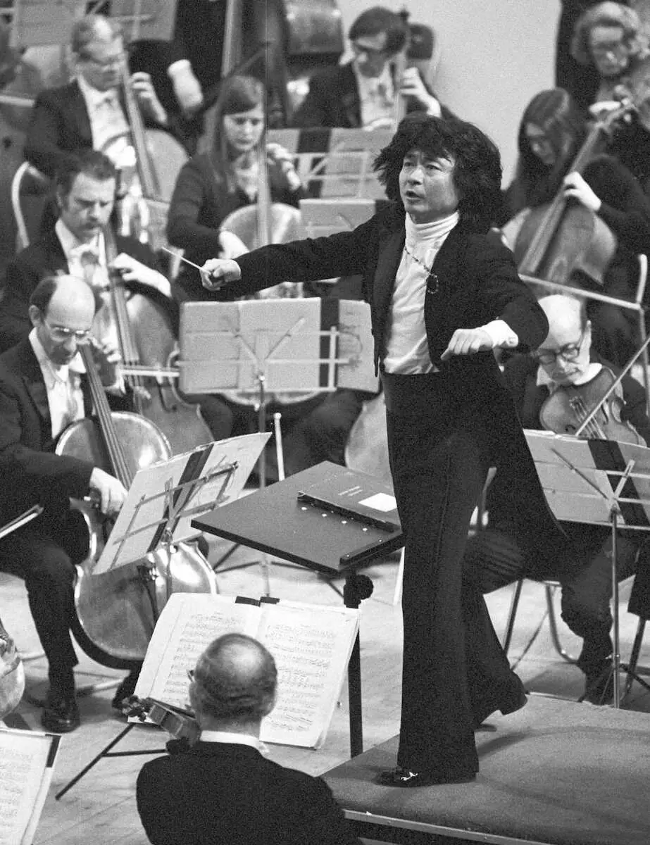 78年3月、ボストン交響楽団を率いての初来日公演で指揮する小澤征爾さん