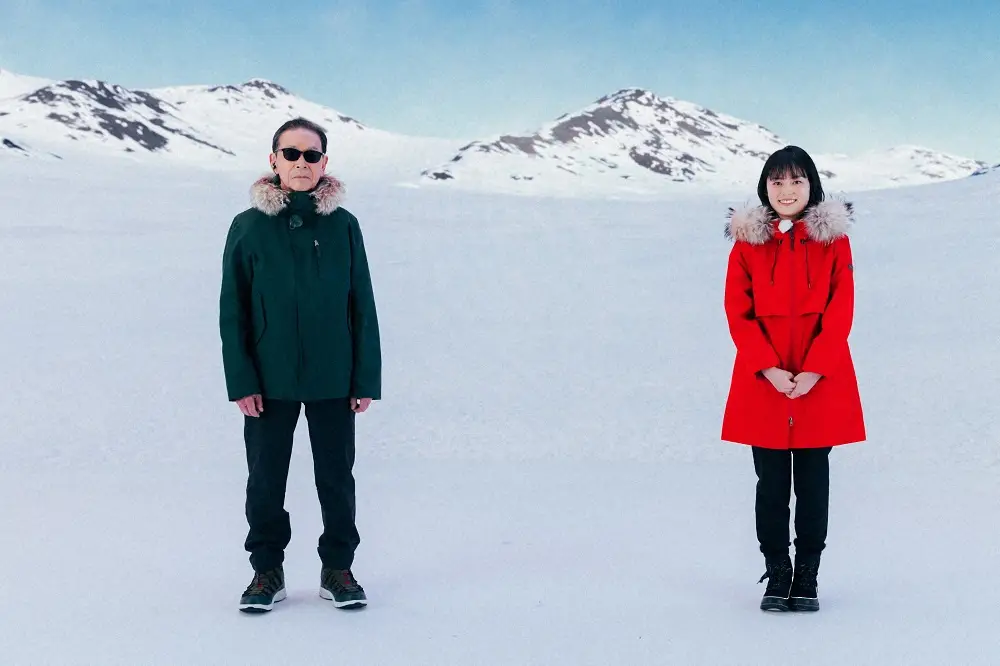 2022年1月。「ブラタモリ」のテーマは番組史上初の「南極」。南極の地に立つ？タモリと浅野里香アナウンサー（C）NHK