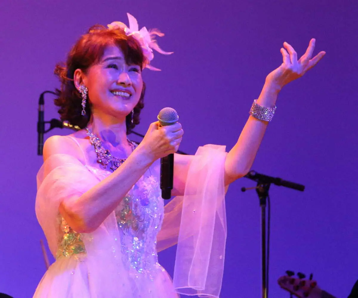 沢田亜矢子　芸能生活50周年記念ディナーショー「時々地獄も見た」　娘・澤田かおりとも共演