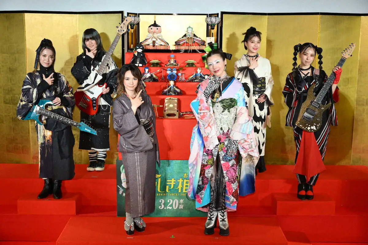イベントに出席したNEMOPHILAのmayu、仲里依紗（前列左から）、葉月、ハラグチサン、むらたたむ、SAKI（後列左から）