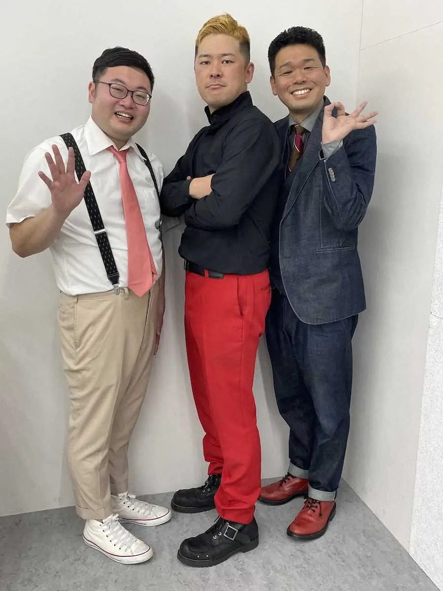 上京ライブを開催した風穴あけるズ、（右から）結婚を発表したコブラ、安藤っ！、ノブヨシ日本代表