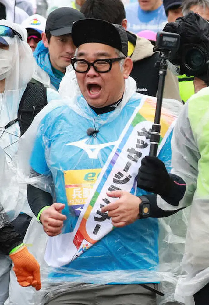「大阪マラソン2024」でスタートを切る兵動大樹（撮影・中辻　颯太）