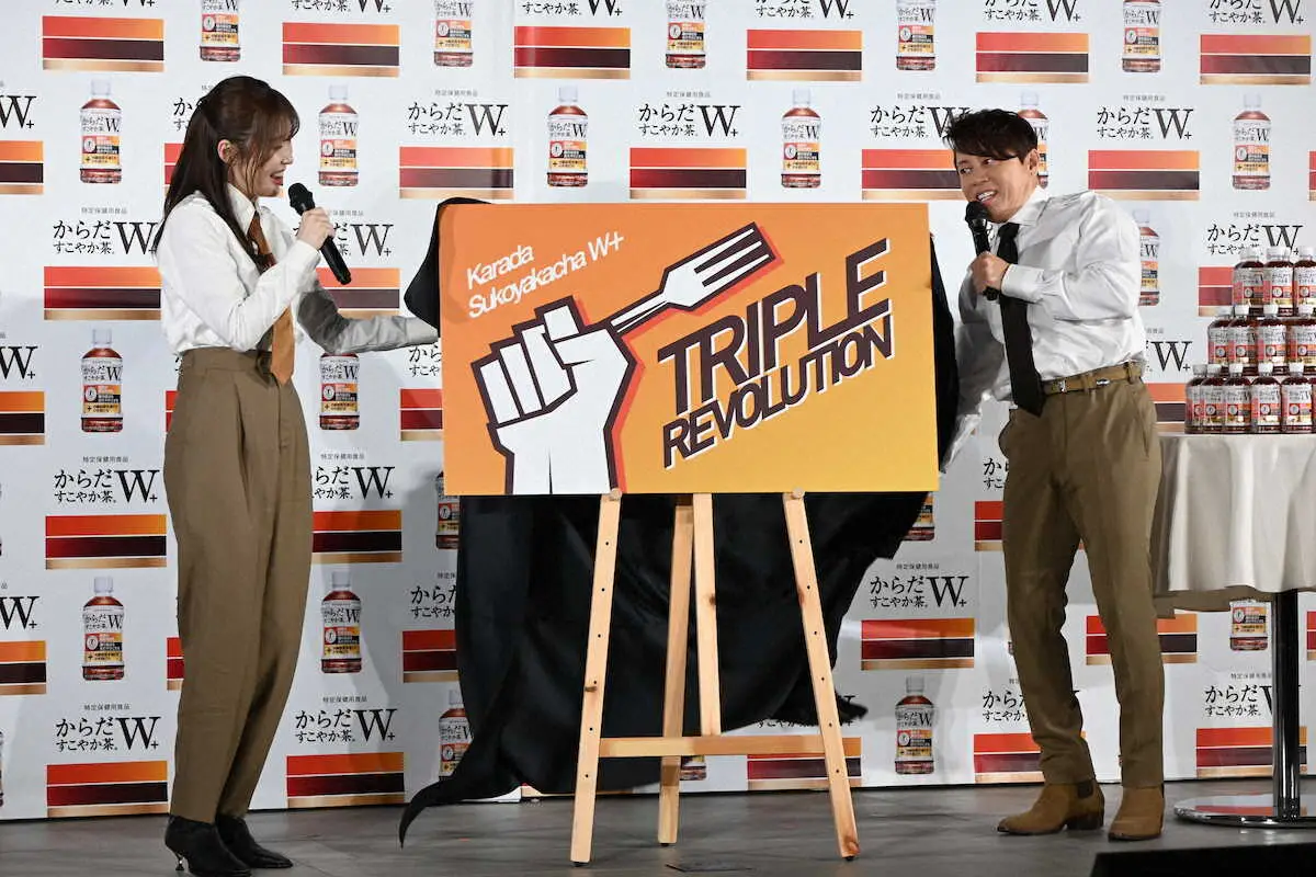 新キャンペーン発表を発表する（左から）指原莉乃、西川貴教（撮影・小渕　日向子）