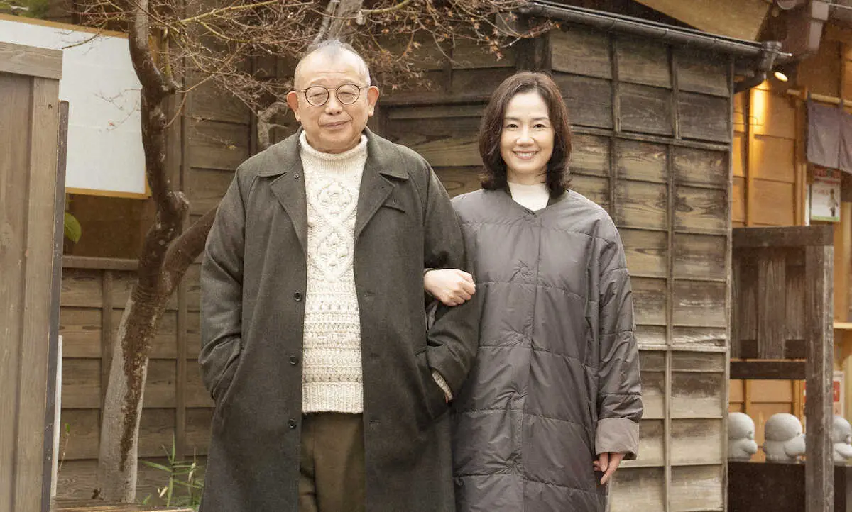 鶴瓶　原田知世と「完全に夫婦」　映画「35年目のラブレター」