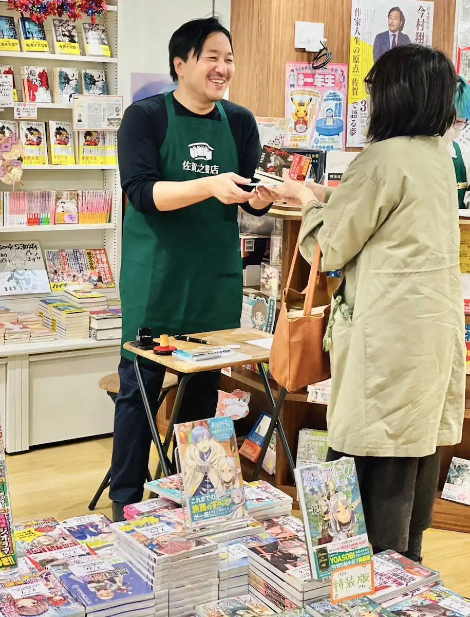 今村翔吾氏　佐賀之書店でエプロン姿のサイン会　本の魅力伝える活動に意欲　
