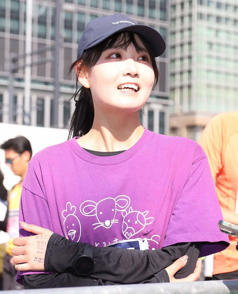 ＜東京マラソン＞取材に答えるSKE48の伊藤実希（撮影・大城　有生希）