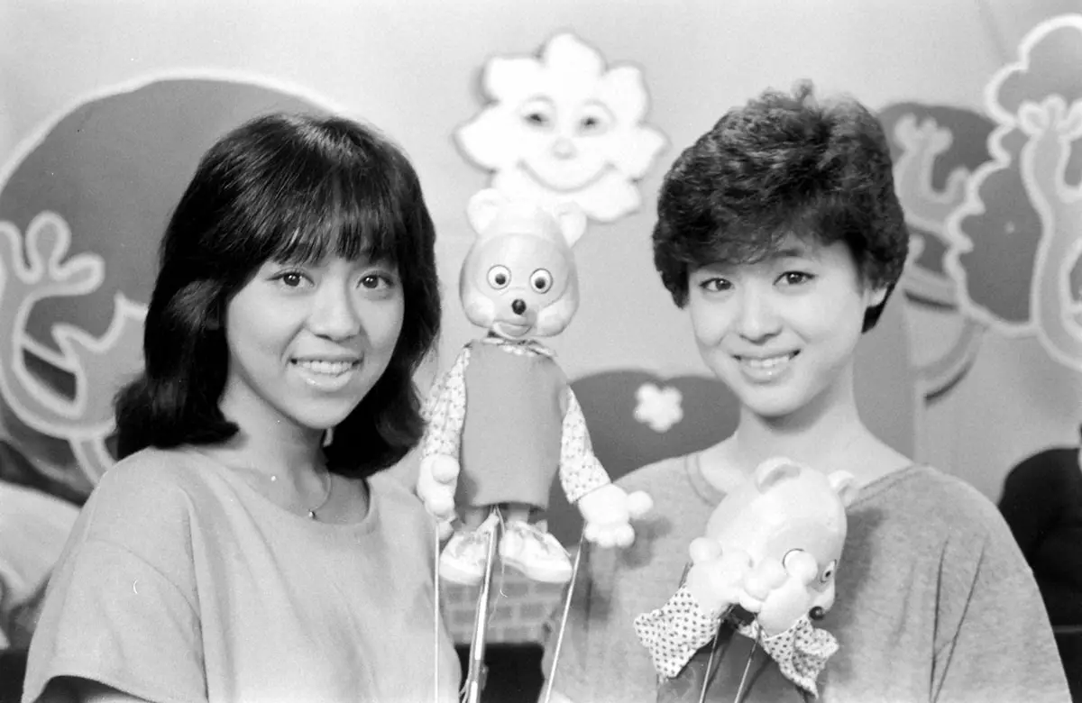 1982年当時の岩崎良美（左）と松田聖子