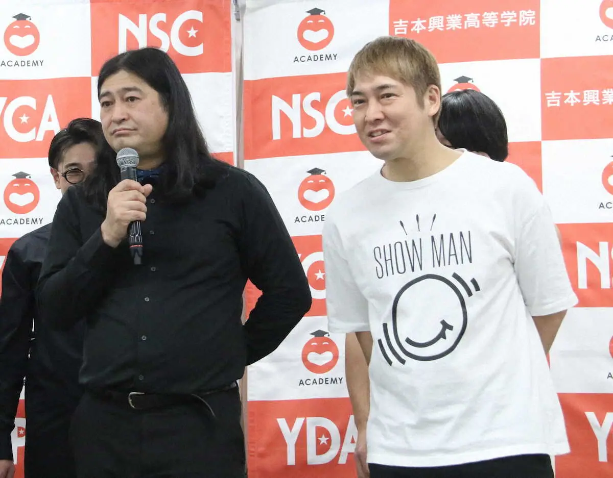 リーダー交代を発表した「ハイキングウォーキング」の鈴木Q太郎（左）と松田洋昌