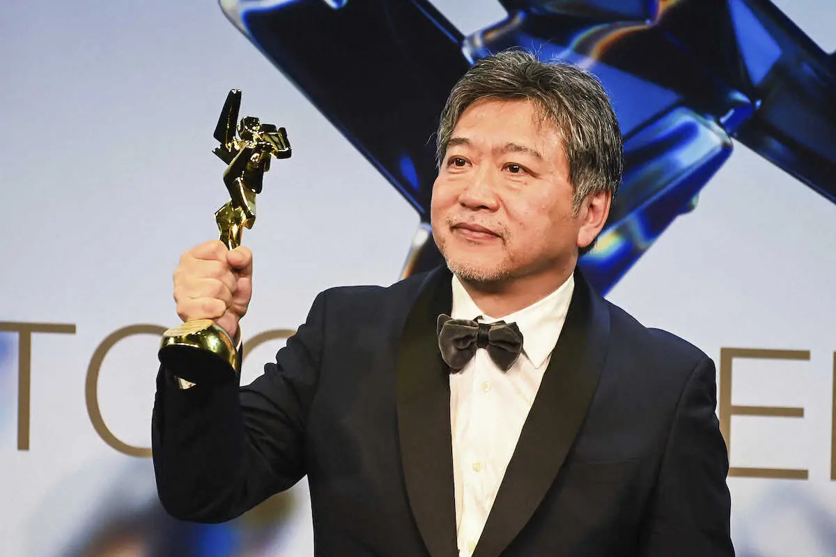 第17回アジア・フィルム・アワードで、監督賞を受賞した「怪物」の是枝裕和監督（AP）
