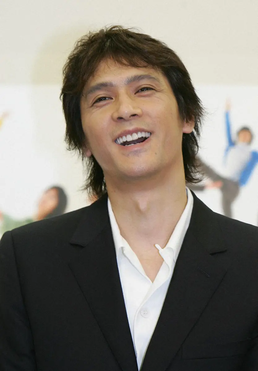 2006年5月、結婚会見で笑顔を見せる加藤雅也