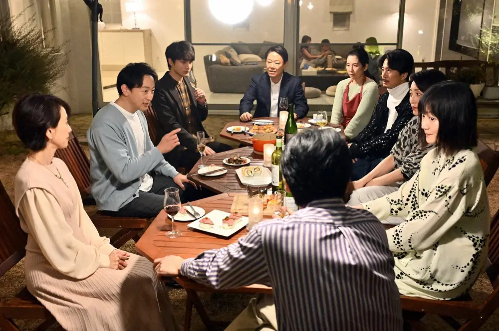 金曜ドラマ「不適切にもほどがある！」第8話。栗田家で開かれた結婚記念日のパーティーは…（C）TBS