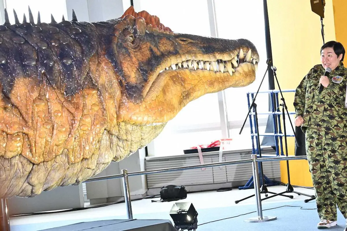 やす子「大人から子供まで楽しめます。テンション“ハイ～”」　オダイバ恐竜博覧会OPイベント