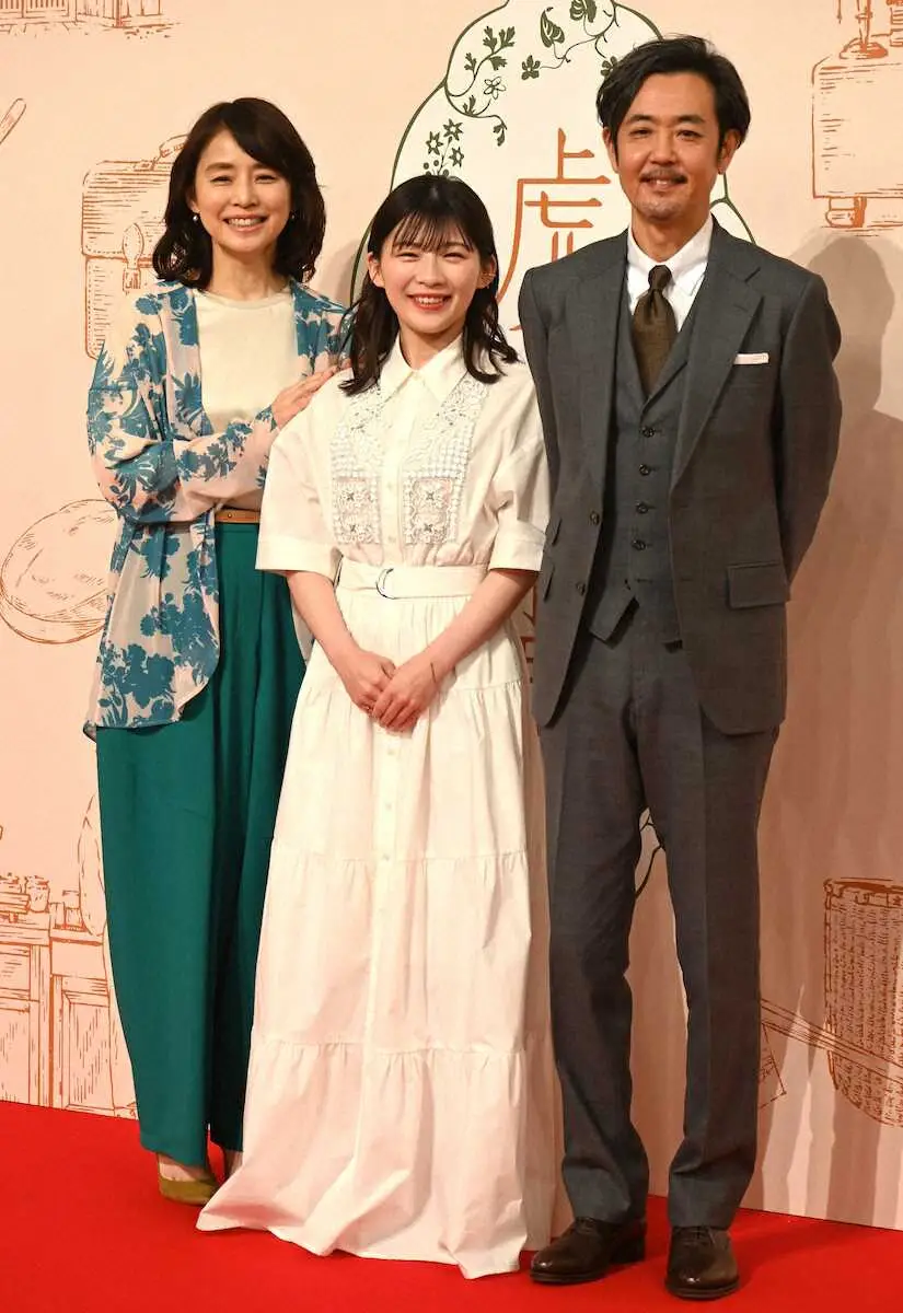 NHK連続テレビ小説「虎に翼」放送前記者会見に出席した（左から）石田ゆり子、伊藤沙莉、岡部たかし（撮影・小渕　日向子）