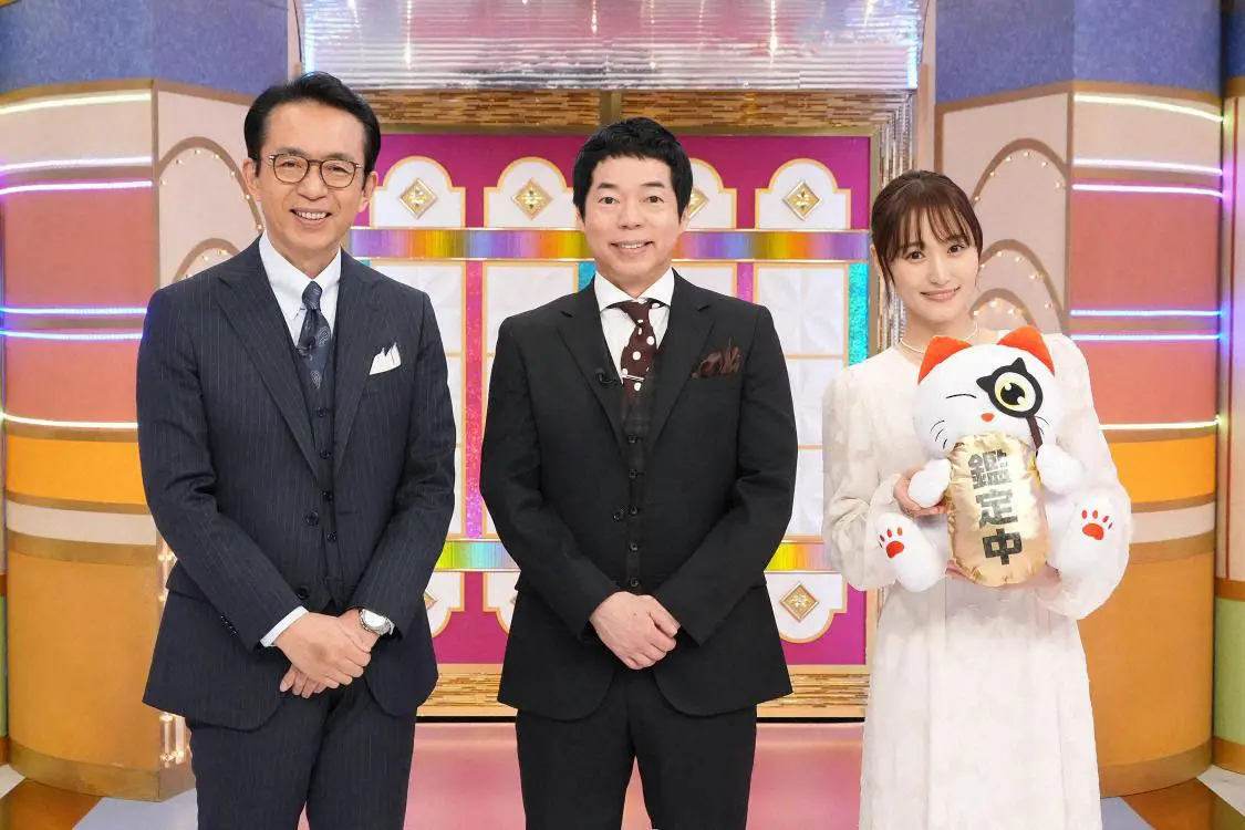 「なんでも鑑定団」MCの（左から）福澤朗、今田耕司と新MCを務める菅井友香（C）テレビ東京