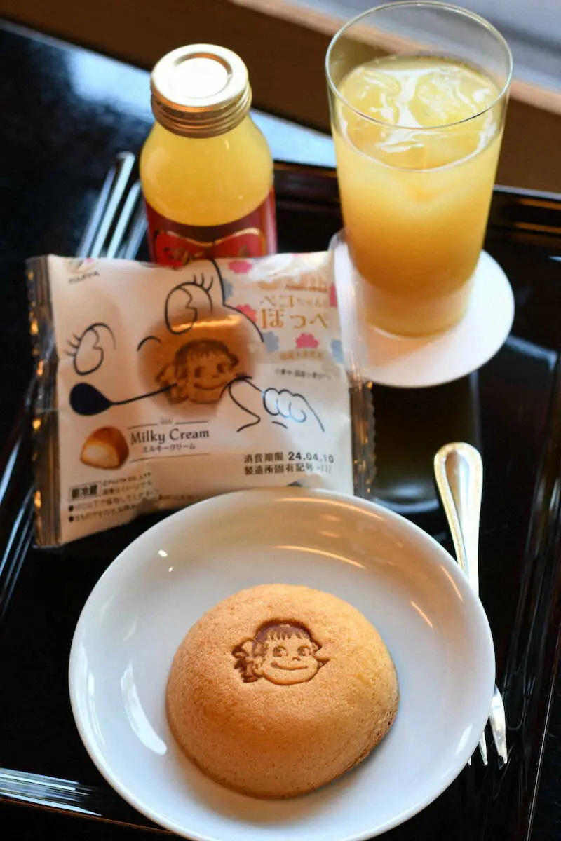 藤井聡太叡王の午後のおやつ、ペコちゃんのほっぺ（ミルキークリーム）とアップルジュース（日本将棋連盟提供）