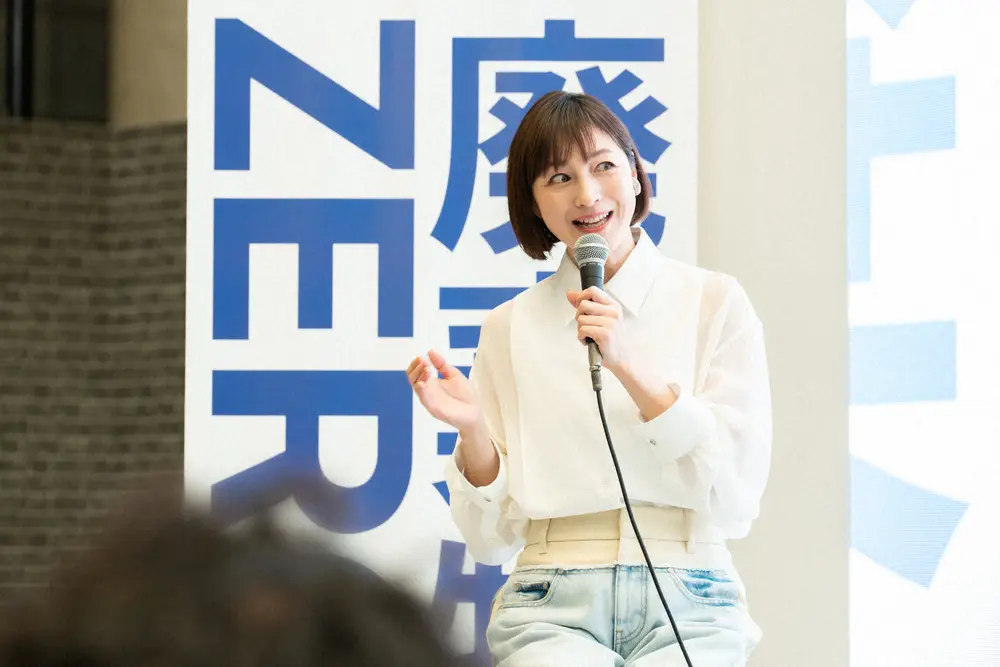 広末涼子　離婚、独立後初のイベントに「緊張したー」白のシースルーシャツで笑顔