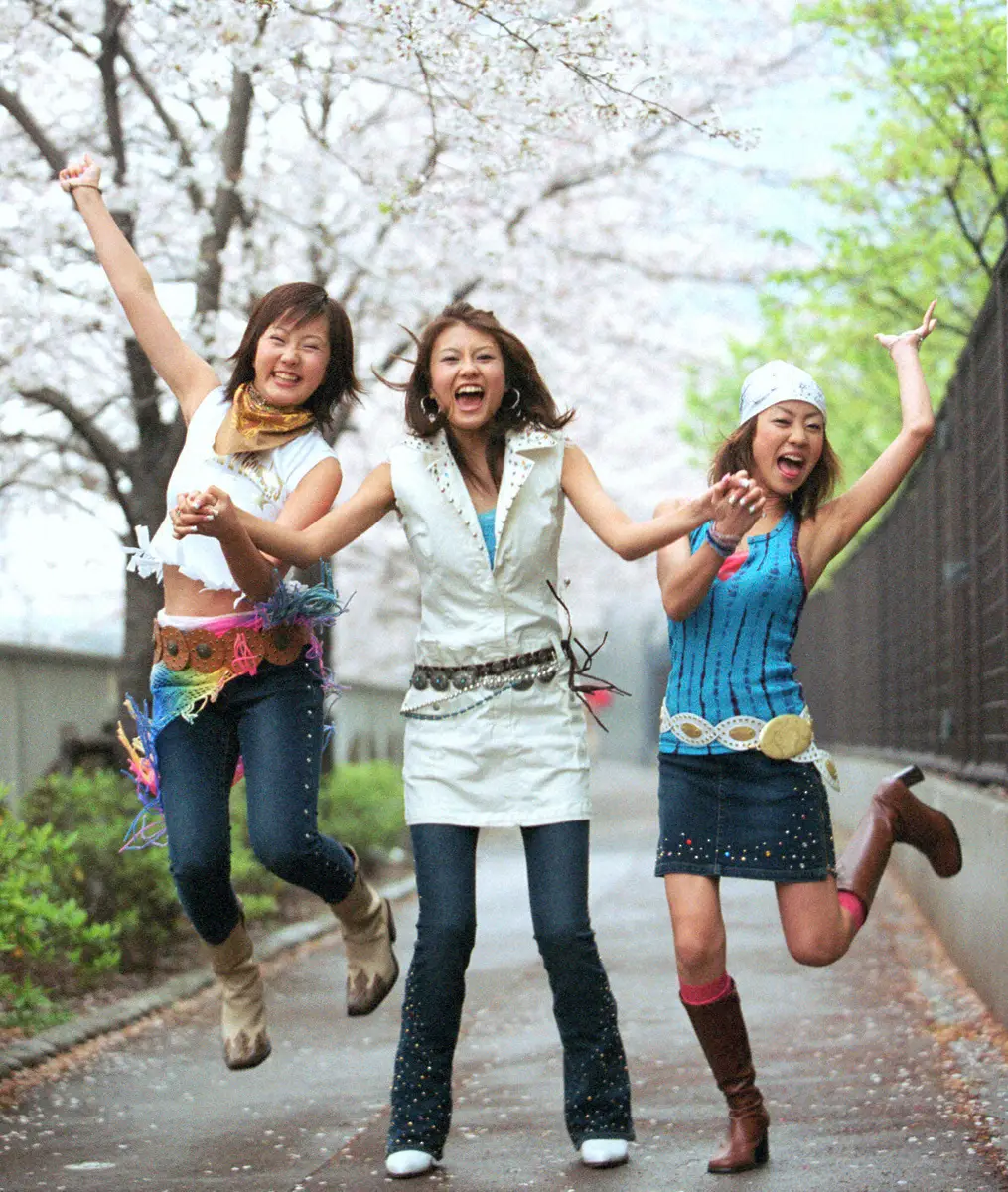アイドルユニット「Licca」（左から）木南晴夏、酒井彩名、あびる優（2002年撮影）